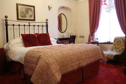 Two Bridges Hotel