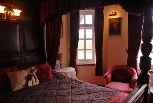 Two Bridges Hotel