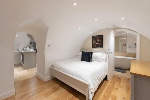 Beautiful City Centre Apartment With Free Parking
