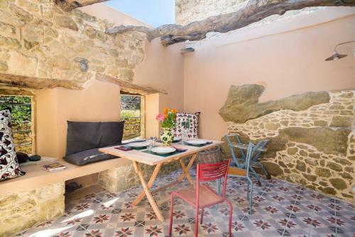 Joy: Artist's Stone House With Countryside Views