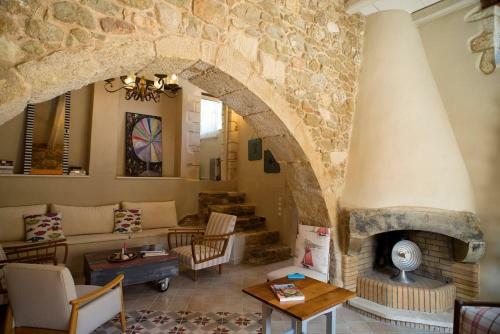 Joy: Artist's Stone House With Countryside Views