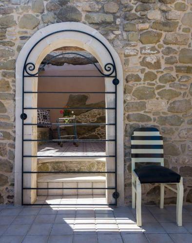 Joy: Artist's Stone House With Countryside Views