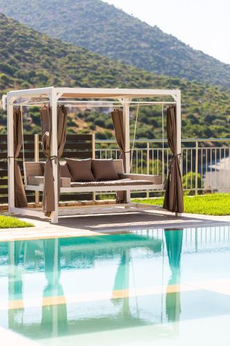 Paris Villa, Infinite Coastal Views!