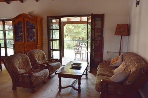 Seaside Villa In Alikes, Chalkida