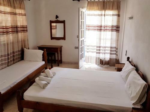 Amarandos Studios (rooms & Apartments)
