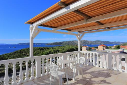 Apartments With A Parking Space Seget Vranjica, Trogir - 18138