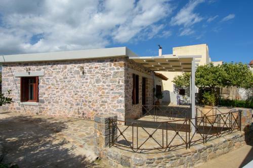 Pavlakis Lemon-tree House
