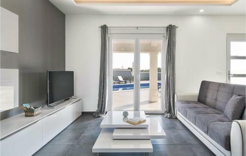 Two-bedroom Holiday Home In Filipana