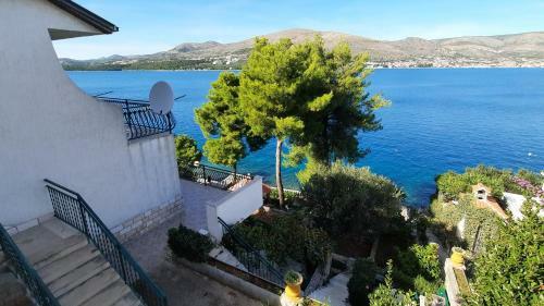 Seaview & Beachfront Apartments Jakov