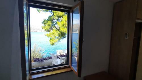 Seaview & Beachfront Apartments Jakov