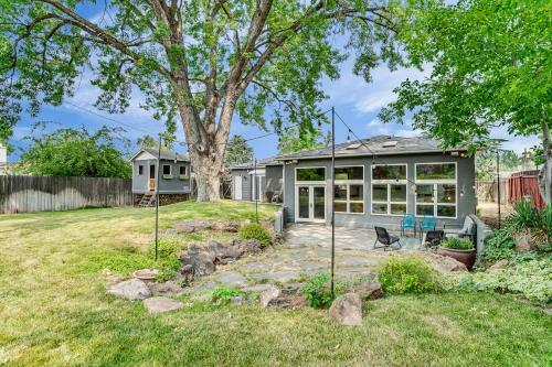 Brilliant & Spacious Home By Historic Train Depot