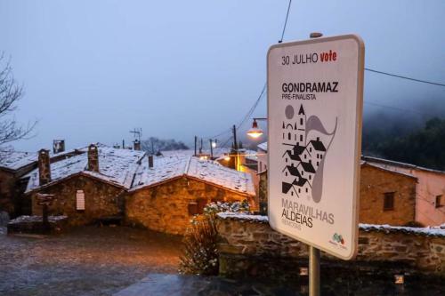 Casa Catraia Gondramaz No Pulm�o Da Serra Da Lous�