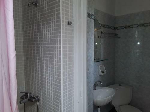 Apartamento Ermoupolis 1834 Traditional Stone Yard House