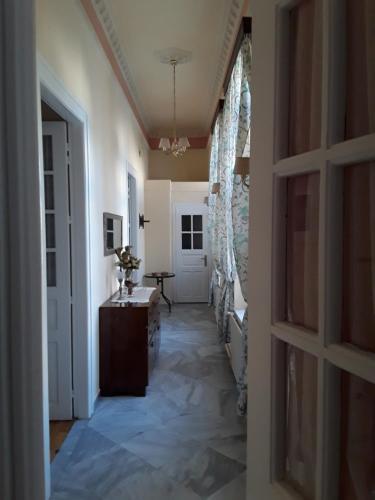 Apartamento Ermoupolis 1834 Traditional Stone Yard House