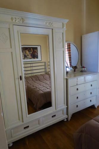 Apartamento Ermoupolis 1834 Traditional Stone Yard House
