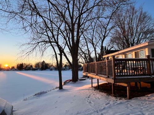Cottages On Sand Lake - The Lakeside Cabin
