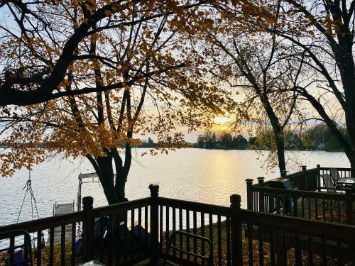 Cottages On Sand Lake - The Lakeside Cabin