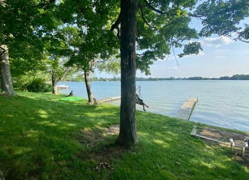 Cottages On Sand Lake - The Lakeside Cabin