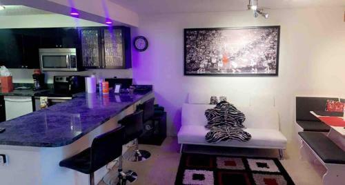 Apartamento Stylish 2 Bd Condo W/balcony!