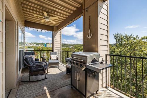 Gorgeous 3 Bedroom 2 Bath Lakefront Condo #341