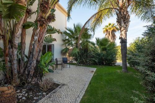 Villa Cordeiro - Heated Pool - Free Wi-fi - Air Con