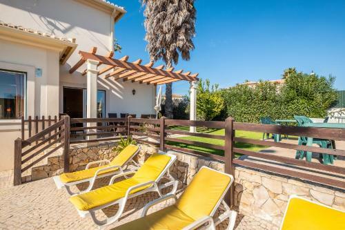 Villa Cordeiro - Heated Pool - Free Wi-fi - Air Con