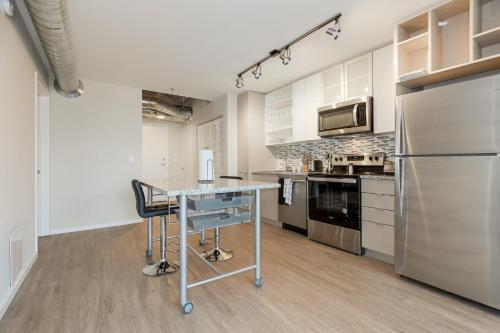 Upscale 2 Bedroom Stay With Rooftop Pool And Hot Tub! 313