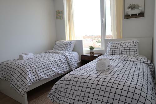 Spacious 2-bedroom Apartment With Lounge & Rooftop
