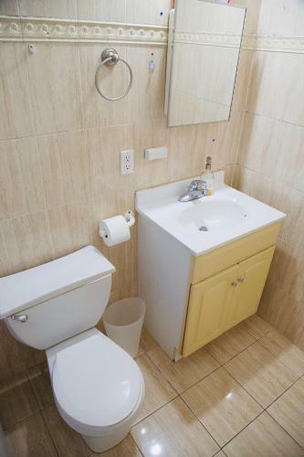 Modern Brighton Room-with Balcony-5min To Beach-separate Entrance