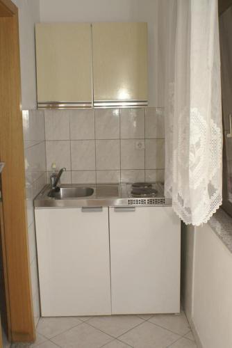 Apartments By The Sea Orij, Omis - 2810