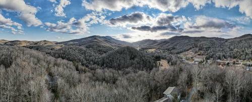 Grandfather Lodge - Incredible Views, Amazing Location