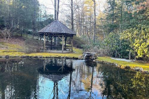 Family-friendly Highlands Home With Gas Grill!