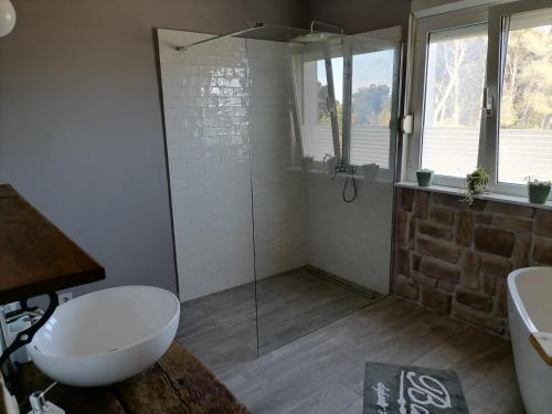 Large And Quiet Apartment With Great Balcony