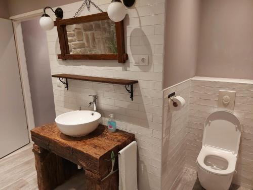Large And Quiet Apartment With Great Balcony