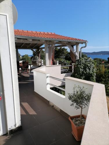 Large And Quiet Apartment With Great Balcony