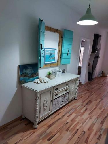 Large And Quiet Apartment With Great Balcony