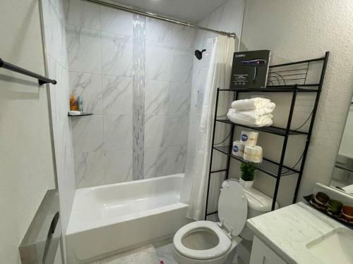 Master Bedroom Suite In A Shared House Near Downtown Dallas