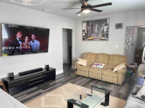 Master Bedroom Suite In A Shared House Near Downtown Dallas
