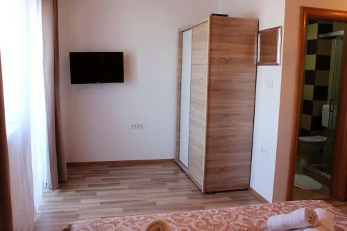 Hostal Neda Holiday House