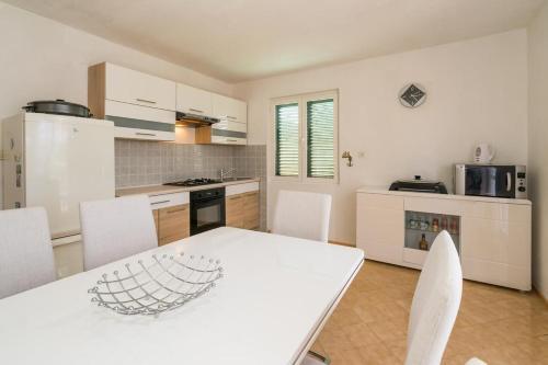 Apartments By The Sea Necujam, Solta - 16727
