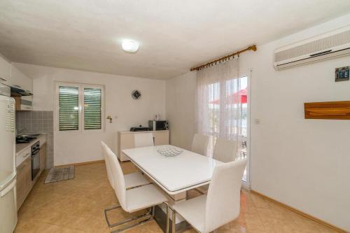 Apartments By The Sea Necujam, Solta - 16727