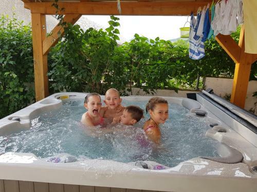 Casa Matea With Pool, Jacuzzi & Souna In A Green Oasis, Kvarner