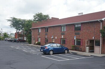 Bellevue Hotel And Suites