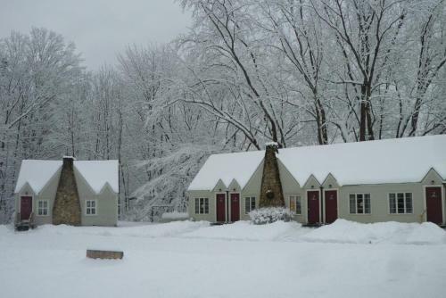 Gilcrest Cottages And Motel