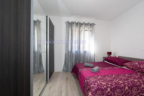 Apartments By The Sea Igrane, Makarska - 18405