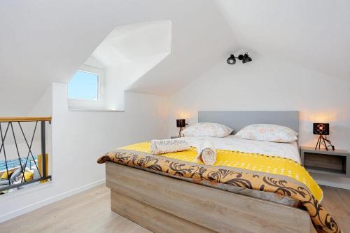 Apartments By The Sea Igrane, Makarska - 18405