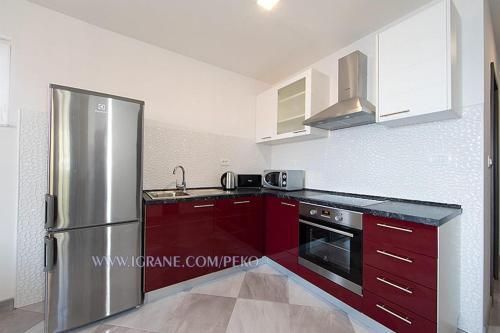Apartments By The Sea Igrane, Makarska - 18405