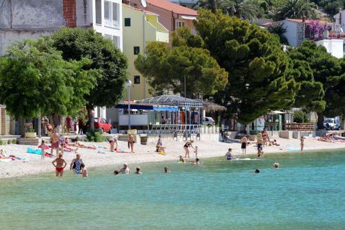 Apartments By The Sea Igrane, Makarska - 18405