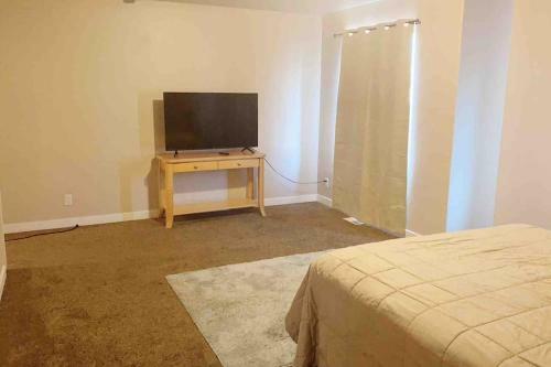 Modern 7 Bedroom 4 Bathroom Home Tooele 16 Guests