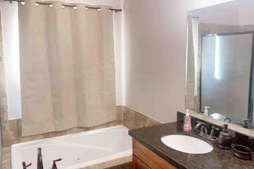 Modern 7 Bedroom 4 Bathroom Home Tooele 16 Guests